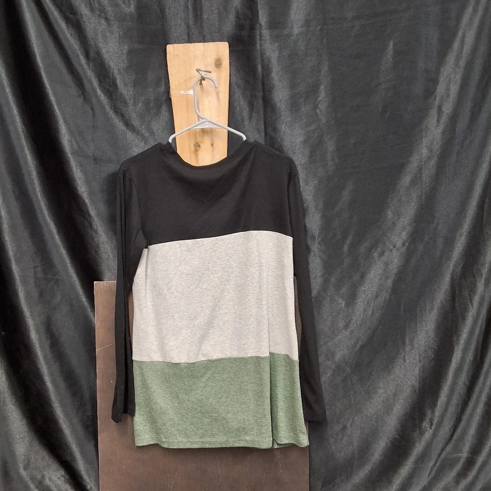 Yidarton Black Top with Multicolor Accents size womens L (Oversized) - Picture 10 of 14